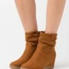 Anna Field Winter Boot - Enkellaarsjes Met Sleehak - Cognac 1 Anna Field Winter Boot - Enkellaarsjes Met Sleehak - Cognac -Anna Field fddac925efcf4f7e8cd42984a29b6b6e